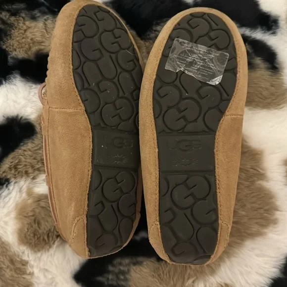 Ugg moccasins - Picture 3 of 3